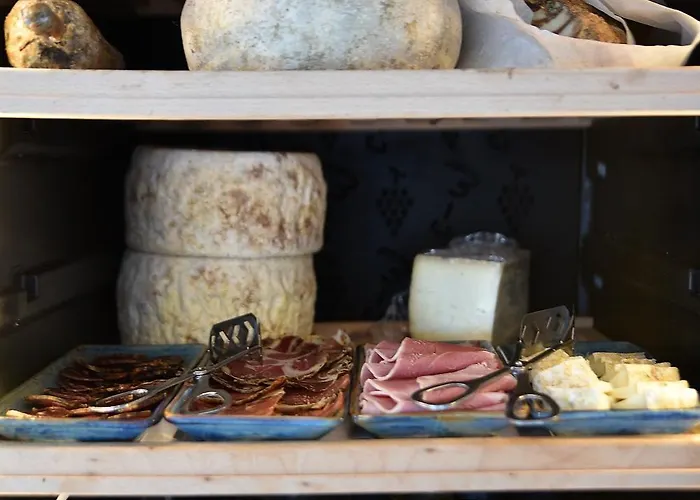 Alivi Di Santa Giulia Hotel 4*